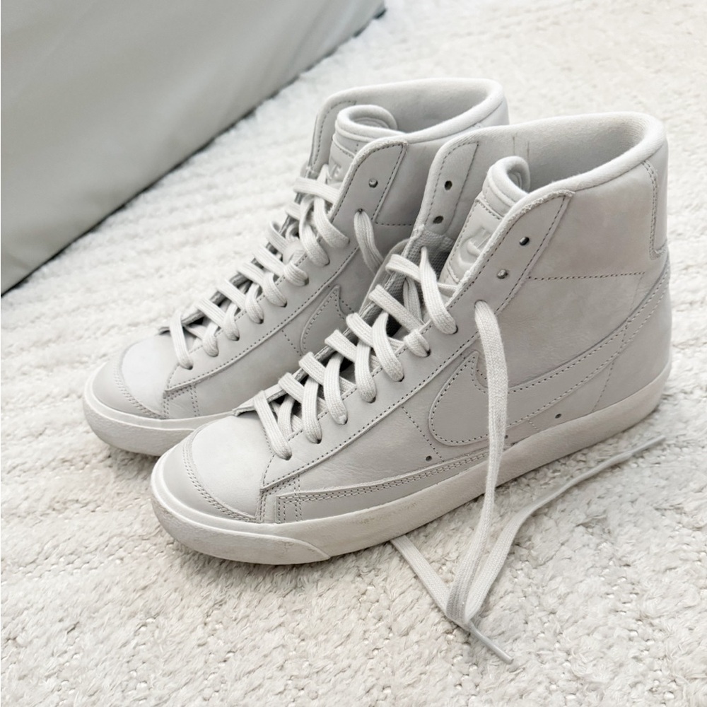 2022 Nike Blazers Mid ‘77 Photon Dust White - Size 8.5 Womens - Picture 3 of 6